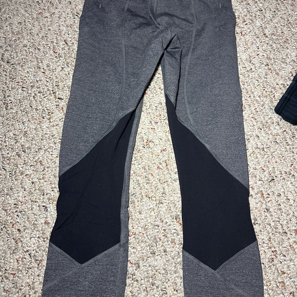 Lululemon Pace Rival Crop Pants in Black and gray -Size 4 - Picture 3 of 4
